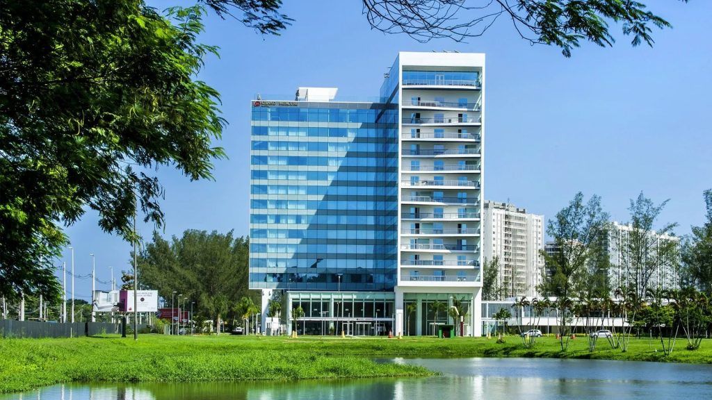 Da arquitetura e dos objetos de design ao serviço acolhedor, o Lagune Barra Hotel é uma nova proposta de hospedagem para a Barra da Tijuca, que oferece design, experiência e personalidade.